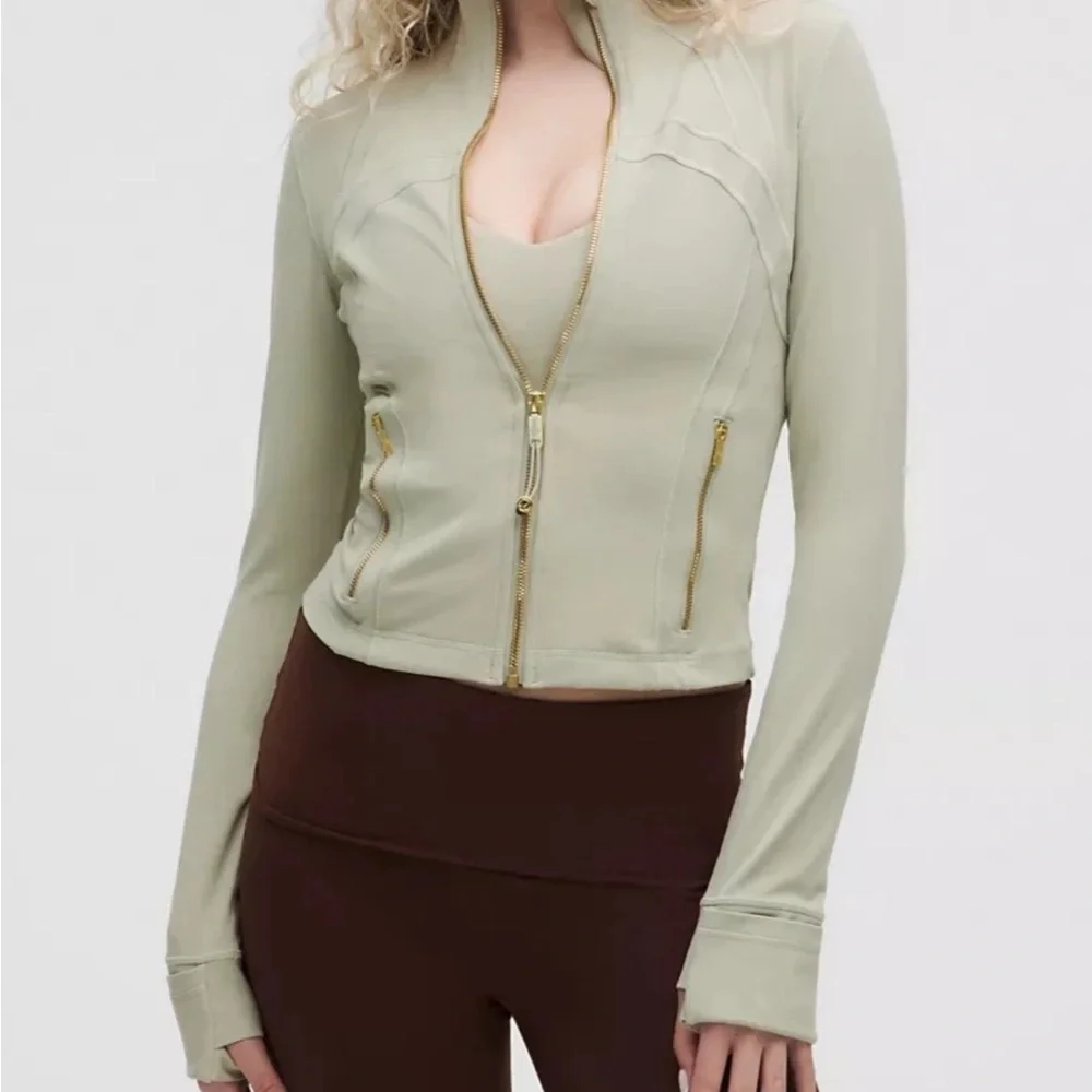 lululemon cropped define jacket in fog green with gold zippers - Picture 6 of 17